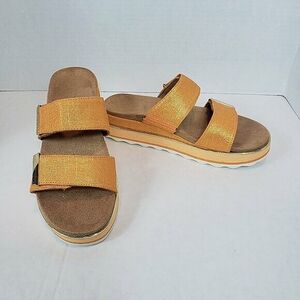 Vionic Women's Brandie Sandals in Mermaid Orange Lightly Used size 9.5